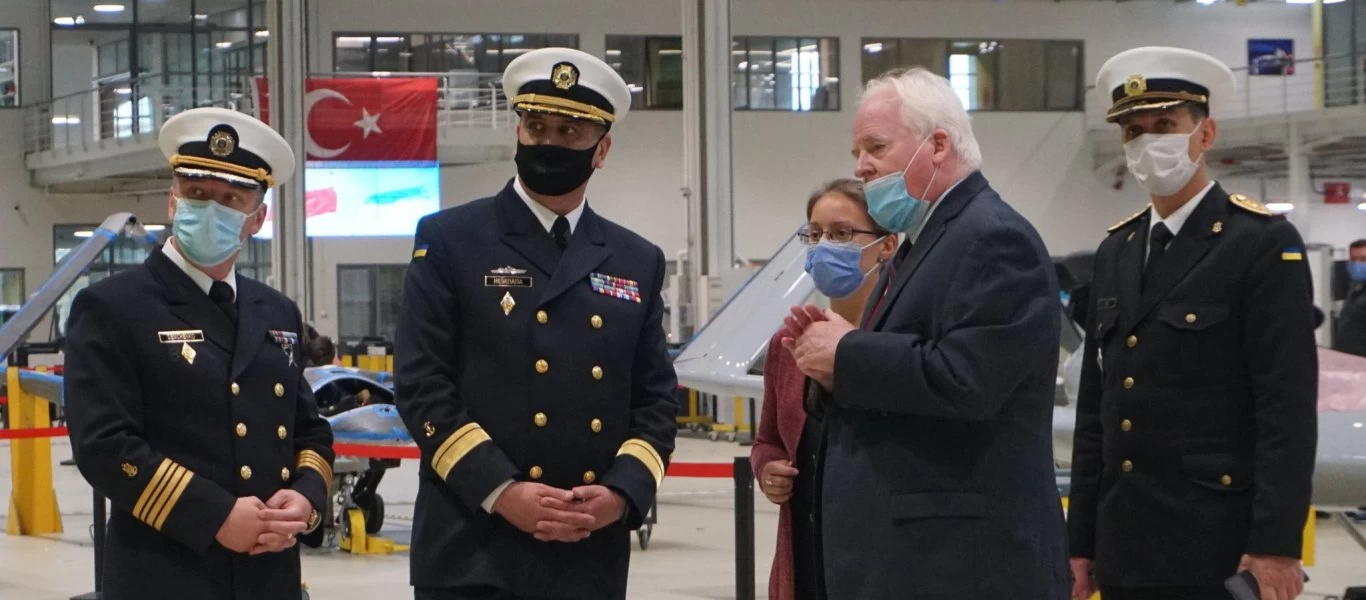 Εμείς εκπαιδεύουμε τις ουκρανικές ειδικές δυνάμεις και ο αρχηγός του Ναυτικού τους αγοράζει UAV από την Τουρκία